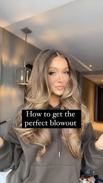 Bouncy Blowout Fine Hair, At Home Hair Blowout, Blowout With Soft Curls, Center Part Blowout, Blowout At Home Diy, How To Curl Your Hair To Look Like A Blowout, Effortless Blowout Hair, Blowout Brush Hairstyles, Blow Dry Curls Perfect Blowout