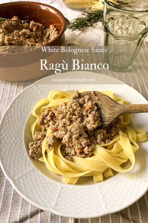 Authentic Italian Ragù Bianco Recipe (White Bolognese Sauce) White Bolognese, Chicken Bolognese, Homemade Fettuccine, Pork Ragu, Ragu Recipe, Cooking With White Wine, White Sauce Pasta, Meat Pasta, Bolognese Recipe