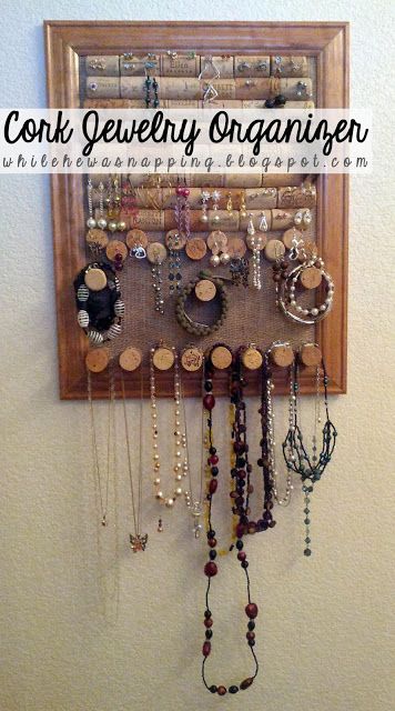 While He Was Napping: Cork Board Jewelry Organizer Cork Board Jewelry Organizer, Cork Board Jewelry, Frame Jewelry Organizer, Wine Cork Diy Crafts, Wine Cork Projects, Framed Burlap, Wine Cork Diy, Wine Cork Art, Cork Jewelry