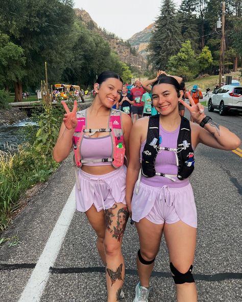 Day 2 of Utah! We got up at 4am to run a half marathon 🥹🏃‍♀️ plus the best support system was there to cheer us on!!! 🫶 Marathon Race Day Outfits, Marathon Outfit Women Race Day, Marathon Outfit Women, Marathon Outfit, Run A Half Marathon, Race Day Outfits, Marathons, Support System, Outfit Women