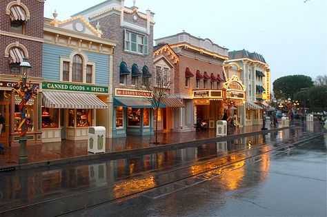 Disneyland Main Street, Rain, No People by giddygoat2769, via Flickr Disneyland Main Street, Disneyland California Adventure, Disney Fun Facts, Main Street Usa, Disneyland California, Disney Facts, Vintage Disneyland, Disneyland Park, Disney Theme