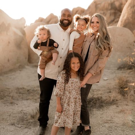 Brown And White Photoshoot, Shacket Photoshoot, Fall Family Pictures Outfits Sweater, Fall Neutral Family Photos, Winter Family Photoshoot Outfits Neutral, Brown Outfit Couple Photoshoot, Family Outfits Color Schemes, Interracial Family Photoshoot, Family Photos Black And Tan