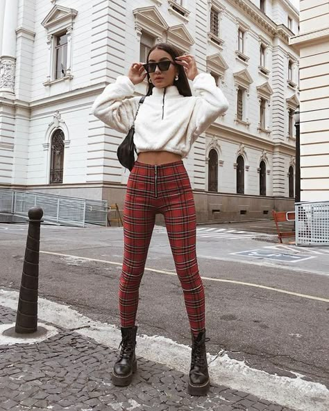 Oversize Sweaters, Plaid Pants Outfit, Teddy Sweatshirt, Sleeveless Sweaters, Dr Martens Outfit, Athleisure Fashion, Plaid Pants, Chino Pants, Sweater Pants