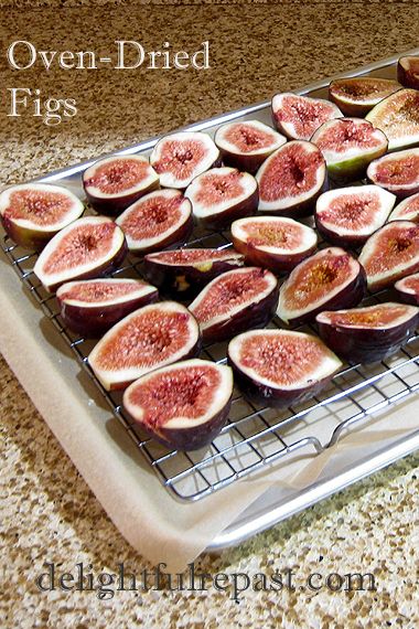 Oven-Dried Figs - How to Dry Fruit in Your Conventional Oven / www.delightfulrepast.com How To Preserve Fresh Figs, How To Dry Fresh Figs, How To Use Dried Figs, Drying Figs In Oven, Drying Figs, How To Dry Fruit In The Oven, How To Dry Figs At Home, Dehydrate Figs, Fig Rolls Recipe