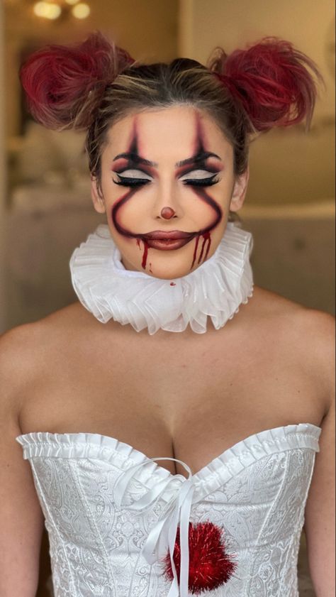 Pennywise Women’s Costume, Diy Pennywise Makeup Women, Easy Penny Wise Makeup, Pennywise Costume Makeup, Billy Saw Makeup, Halloween Saw Costume, Cute Clown Hairstyles, Cute Pennywise Makeup, It Makeup Clown Pennywise