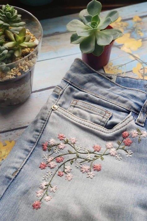 Embroidery Designs For Denims, Jeans Embroidery Flower, Jean Pants Embroidery Ideas, Embroidery For Jeans Ideas, Jeans With Embroidered Flowers, Embroidery Design Jeans, Embroidery Designs In Jeans, Simple Embroidery Jeans, Cute Jean Embroidery Ideas