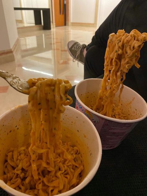 Ramen Icons Aesthetic, Ramen With Friends Aesthetic, Top Ramen Aesthetic, Raman Noodles Aesthetic, Cheese Ramen Aesthetic, Aesthetic Ramen Noodles, Late Night Ramen Aesthetic, Spicy Ramen Noodles Aesthetic, Food Ramen Aesthetic