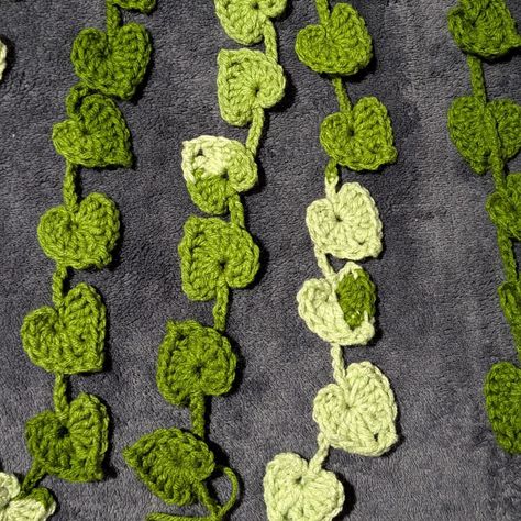 One of my favorite things about making these vines is how each one ends up with its own unique character 🤩 #Crochet #crochetersofinstagram #vines #plantlover #mkscraftingcorner #smallbusiness #handmadebusiness #handmadewithlove #homedecor #dormdecor Crochet Vines With Flowers, Vine Crochet Pattern, Crochet Vines And Leaves Pattern, Diy Vines, Crochet Vines, Crochet Fern, Character Crochet, Crochet Workshop, Crafting Corner