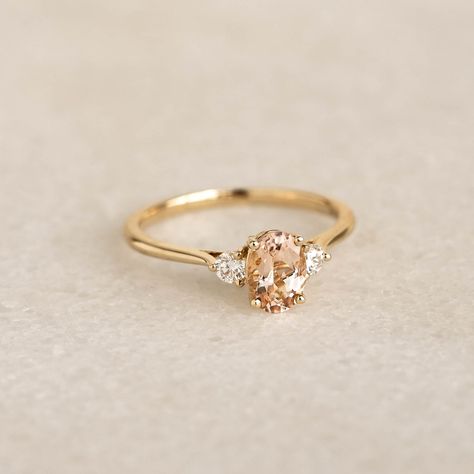 Morganite and Diamond Ring 14k Gold - Kindra Non Traditional Engagement Rings Stones, Non Traditional Engagement Ring, Oval Diamond Gold Band, Oval Yellow Gold Engagement Ring, Engagement Rings Oval Gold, Oval Cut Engagement Ring Gold, Non Traditional Wedding Rings, Engagement Ring Morganite, Morganite Rings