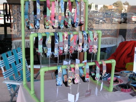 Dog Collar Display, Craft Show Booths, Craft Show Booth, Craft Booth Display, Vendor Displays, Pvc Pipe Crafts, Pvc Pipe Projects, Jewerly Displays, Craft Fairs Booth