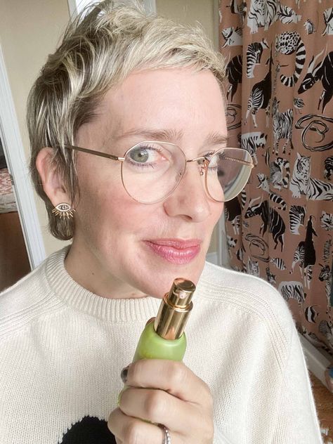 FOR GLOWING SKIN, IS TATA HARPER RESURFACING SERUM WORTH THE COST? | The Mom Edit team seeks the fountain of youth — via glowing skin. So does Tata Harper Resurfacing Serum make the cut? And is it worth the pricE. | #TheMomEditBeauty #TataResurfacingSerum #GlowingSkin #HowToLookYounger The Mom Edit, Mom Edit, The Fountain Of Youth, Tata Harper, Wander Beauty, Good Genes, Under Eye Concealer, Organic Beauty Brands, Fountain Of Youth