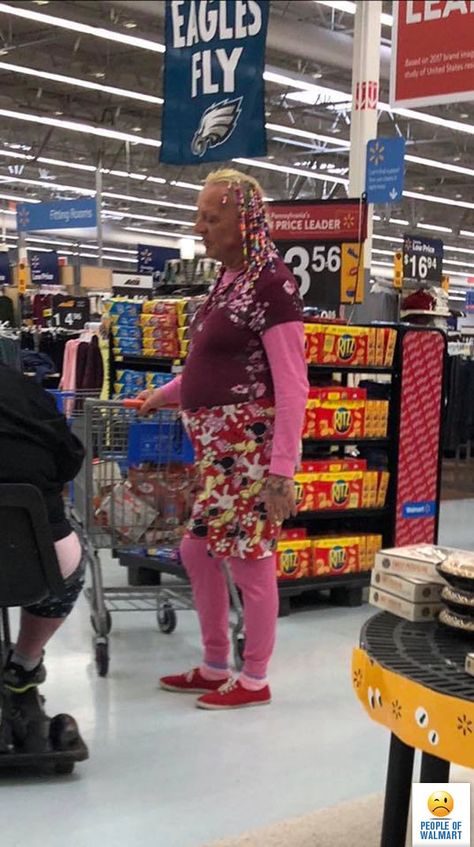 Humour, Walmart Costumes, Outfit Ideas Alt, Weird People At Walmart, Funny Walmart People, Funny Pictures Of People, Funny Walmart Pictures, Walmart Pictures, Walmart Funny