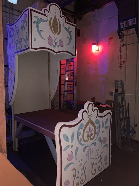 Elsa Anna bed Frozen Jr Musical Set Design, Frozen Set Design Ideas, Frozen Musical Set, Frozen Set Design, Frozen Jr Set Design, Frozen Jr Set, Frozen Props, Frozen Junior, Frozen Arendelle