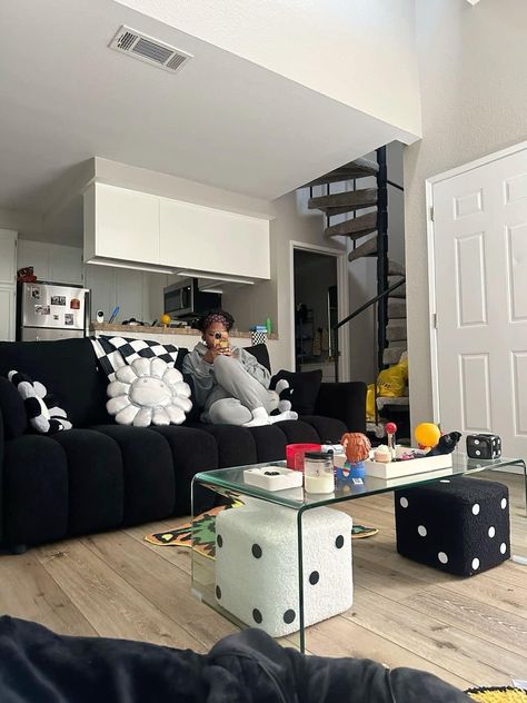 First Apartment Goals, My First Apartment, Apartment Decorating Living, Apartment Goals, First Apartment Decorating, Apartment Living Room Design, Dream Apartment Decor, Future Apartment Decor, Dream House Rooms