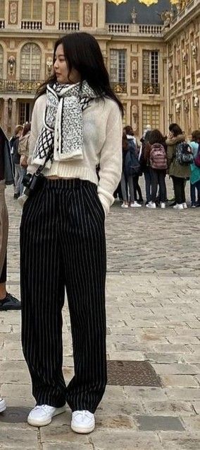 Black Striped Pants Outfit Winter, Black Pin Stripe Pants Outfit Work, Outfits With Trousers Classy, Baggy Striped Pants Outfit, Pinstripes Pants Outfit, Pinstripe Slacks Outfit, Stripped Pants Aesthetic, Stripped Pant Outfits Woman, Striped Work Pants Outfit