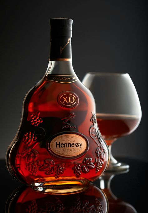 HENNESSY XO Hennessy Xo Cognac, Hennessy Wallpaper, Hennessy Aesthetic, Liquor Design, Hennessy Drinks, Hennessy Xo, Whiskey Gift Set, Whisky Drinks, Whiskey Brands