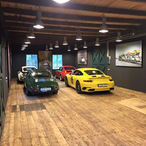 Porsche Garage, Mancave Garage, Garage Design Interior, Luxury Car Garage, Underground Garage, Garage Loft, Cool Garages, Car Barn, Garage Studio