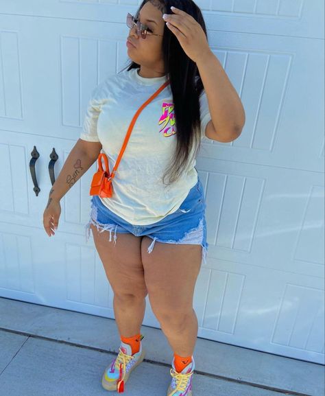 Jean Shorts Outfit Black Women Plus Size, Shein Outfits Summer 2023 Baddie Plus Size, Plus Size Streetwear Summer, Baddie Plus Size Outfits Summer, Big Girl Outfits, Plus Size Baddie Outfits Summer, Plus Size Summer Outfits Black Women, Plus Size Shorts Outfit, Chubby Girl Outfits