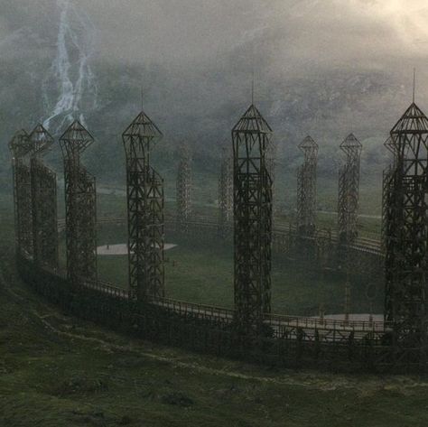 Quidditch Aesthetic, Quidditch Pitch, Hogwarts Quidditch, Harry Potter Quidditch, Hogwarts Aesthetic, Hogwarts Castle, Harry Potter Gif, Fred Weasley, Newt Scamander