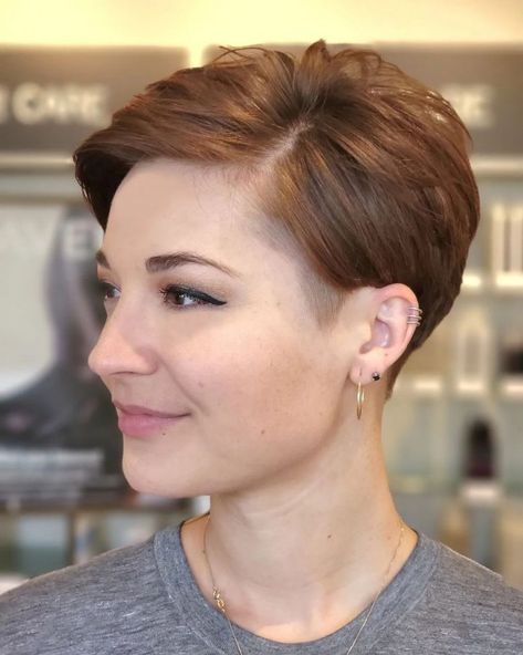 Short Hair Side Part, Dark Pixie Cut, Very Short Pixie Cuts, Haircut 2023, Shaved Hair Women, Short Hair Highlights, Short Shaved Hairstyles, Long Hair On Top, Pixie Haircut For Thick Hair