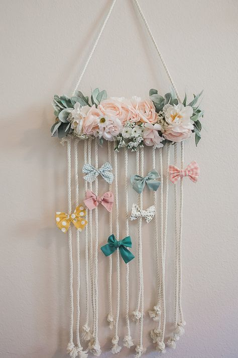 Bow Holder Diy, Easy Diy Hair, Diy Hair Bow Holder, Diy Bow Holder, Hair Bow Hanger, Hair Bow Display, Hair Clip Organizer, Bow Display, Hair Bow Organizer