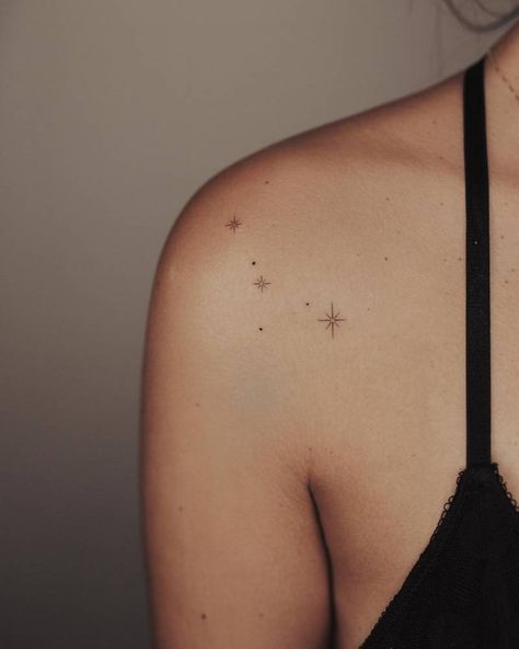 Zodiac Constellation Tattoo, Star Constellation Tattoo, Aesthetic Tattoo Ideas, Twin Tattoos, 20 Aesthetic, Constellation Tattoo, Gemini Tattoo, Small Pretty Tattoos, Zodiac Sign Tattoos