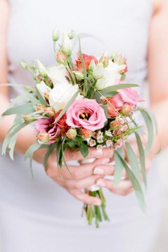 Burgundy Wedding Flowers Bridal Bouquets, Simple Bridesmaid Bouquets, Flower Bouquet Ideas, Small Bridesmaid Bouquets, Vintage Bridal Bouquet, Small Bridal Bouquets, Bouquet Champetre, Small Wedding Bouquets, Simple Wedding Bouquets