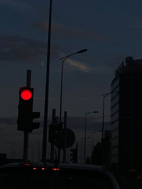 #redlight #traffic #city Red Traffic Light Aesthetic, Traffic Light Aesthetic, Red Traffic Light, Red Street, Dark Street, Painting Reference, Long Way Home, Traffic Signal, Dark City