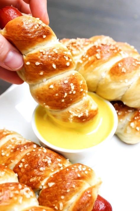 Simple & delicious these EASY PRETZEL HOT DOGS are a fun way to devour a summer barbecue must-have.  My kids went through a phase when they were all under the age of 8, where hot dogs were the most requested menu item. And I a completely guilty that I gave into their request every single time. … Hot Snacks Appetizers, Fun Hot Dog Recipes, Pretzel Hotdogs, Kids Recipes Dinner, Hot Links Recipes Dinners, Kid Favorite Dinners, Pretzel Hot Dogs, Pretzel Hot Dog, Halloween Fingerfood