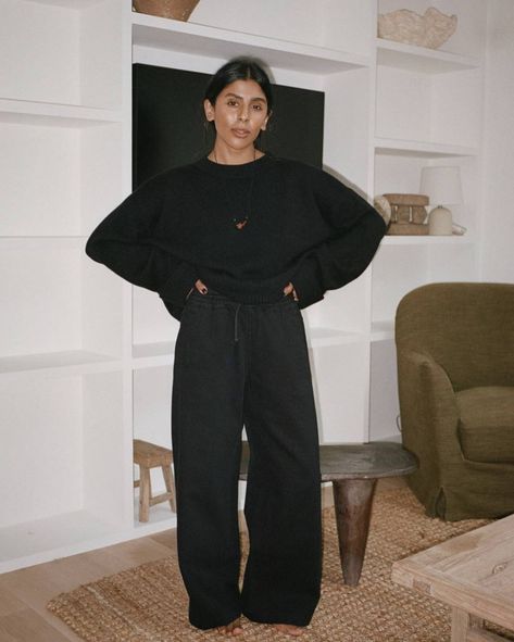 Comfortable Outfits to Wear Instead of Leggings | Who What Wear UK Black Linen Trousers Outfit, Chic Sweatshirt Outfit, Black Jumper Outfit, Linen Trousers Outfit, Sweatshirt Outfits, Black Linen Trousers, Outfits For Spring, Chic Sweatshirt, Trouser Outfit