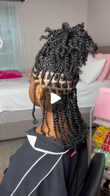 @hair.glowww on Instagram: "Two strand juicy twists all done with client’s natural hair 🩷🩷 #hairglowww #twists #twostrandtwists #juicytwists #naturalhairstyles #summerhairstyle #kinkytwists #naturalhair #kink #frenchcurls #hairglowww #killeenhairstylist #fulanilemonadebraids #lemonadebraids #killeenbraider #braider #braids #knotlessbraids #knotlesswithcurls #curls #curlyends #natualhair #naturalhairsyles #tribalbraid #fulanibraids #summerhairstyles #braidsszn" 2 Strand Twist With Added Hair, Twist With Extensions Two Strand, Beaded Twist Hairstyles, 2 Strain Twist Natural Hair, Kinking Braids Hair Styles, Two Strand Twist Natural Hair Styles, Juicy Twists Weave, Two Strand Twist Hairstyles With Weave, Two Strand Twist Women