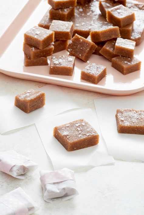 How To Make Vegan Caramels | Date caramels are one of those culinary magic tricks that you can't even believe works until you try it. You pulse whole dates with a few other ingredients, press them into a pan, and top with a bit of flaky salt. Just 30 minutes later you can cut out soft, chewy caramels that are free from added sugar (not to be confused with the loads of sugars naturally occurring in dates) and high in dietary fiber. Coconut Dessert, Vegan Caramel, Vegan Candies, Date Recipes, Brownie Desserts, Sugar Cubes, Oreo Dessert, Caramel Recipes, Vegan Sweets