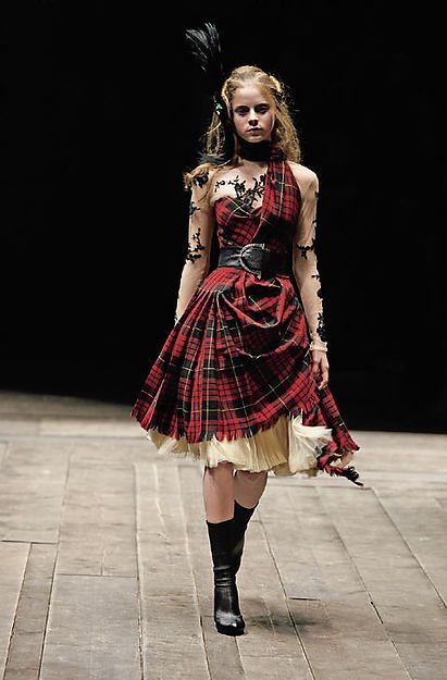 Widows of Culloden [Collection]- Alexander McQueen. Fall/winter 2006-07. wool/silk/metal/leather. The Metropolitan Museum of Art Traditional Scottish Dress, Scottish Dress, Tartan Fashion, Savage Beauty, Robes Vintage, Tartan Dress, Friend Pictures, Guinness, Kilt