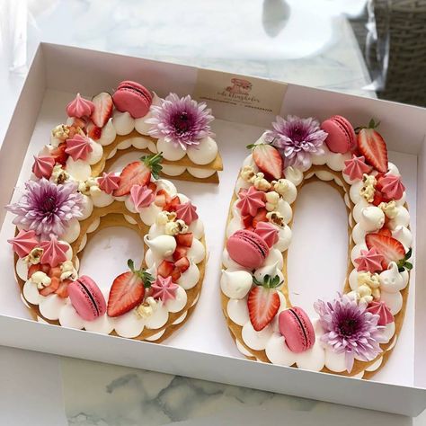 Flower Macarons, 60th Birthday Ideas For Mom, 21 Cake, Numbers Cake, Macarons Cake, Birthday Cake For Mom, Cake Lettering, 60th Birthday Cakes, Torte Cupcake