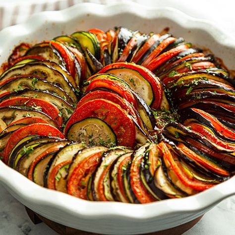 Homemade Ratatouille Recipe Remy’s Ratatouille Recipe, Authentic Ratatouille Recipe, Rattatouie Chef, Ratatouille Bruschetta, Ratatouille Video, Ratatouille Aesthetic, Baked Ratatouille Recipe, Ratatouille Recept, Ratatouille Dish