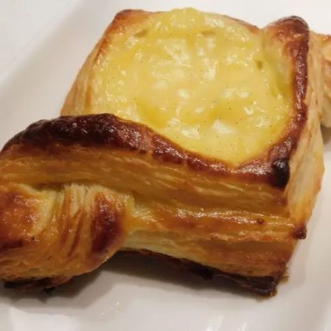 Danish Bread, Custard Danish, Custard Danish Recipe, Custard Pastry, Danish Filling, Vanilla Bean Custard Danish Recipe, Starbucks Vanilla Bean Custard Danish, Danish Pastry Flavors, Danish Pastries