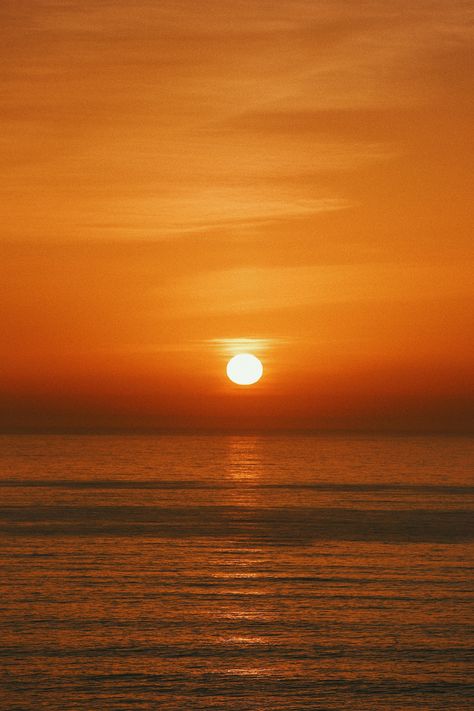 Sunrise Mood Board, Pictures Of The Sun, Study Interior Design, Amoled Wallpapers, Pretty Skies, Sunset Ocean, California Sunset, Meaningful Drawings, Ocean Wallpaper