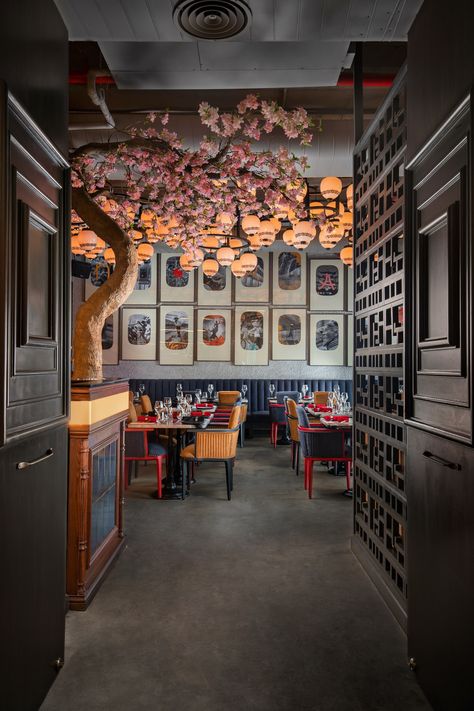 This Delhi eatery will visually transport you to Japan | Architectural Digest India Asian Restaurant Design, Modern Chinese Restaurant, Japanese Restaurant Interior, Delhi Hotel, Japanese Restaurant Design, Fusion Restaurant, Asian Restaurants, Cabinetry Design, Lounge Design