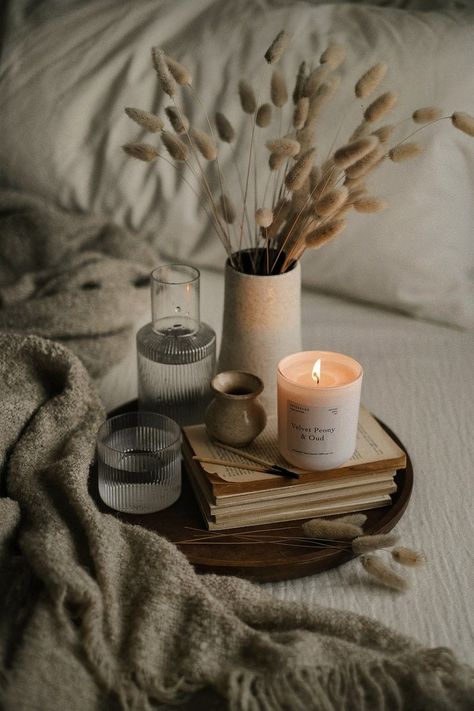 Soy Candle Aesthetic, Candle Photo Ideas, Candle Product Shoot, Cozy Astetic, Autumn Product Photography, Candle Room Aesthetic, Candle Product Photography Ideas, Candle Photoshoot Ideas, Candles And Books