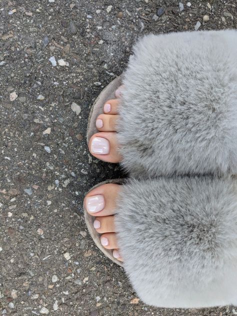 Natural pedicure Matte White Pedicure, Milk White Nails Pedicure, Pearl Pedicure Toenails, Sheer White Pedicure, Clear White Pedicure, Soft White Pedicure Toenails, Pedicure Clean Look, Pedicure Colors Neutral, Girls With White Toenails