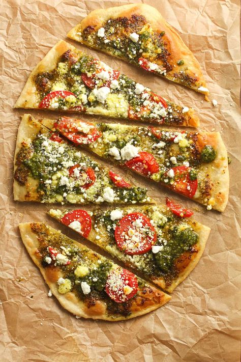 How to make Flatbread Pizza Flatbread Pizza Dough Recipe No Yeast, Drinks With Ice Cream, Flatbread Pizza Dough Recipe, Pizza Dough Recipe No Yeast, Flatout Pizza Recipes, Dough Recipe No Yeast, Grasshopper Drink Recipe, Flatbread Ideas, Flatbread Dough Recipe