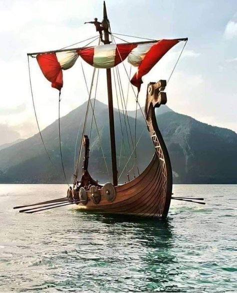 Viking Longboat, Viking Aesthetic, Norway Design, Norwegian Vikings, Viking Longship, Viking Books, Norway Viking, Navi A Vela, Viking Dragon