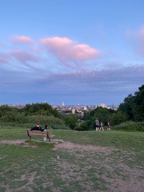 London Hampstead Heath, Environment Moodboard, Uk Vibes, College Theme, Architecture Europe, Hampstead London, London Dreams, London Boy, Beach Tan