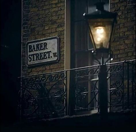 Baker Street. Sherlock Holmes Sherlock Wallpaper, Sherlock Holmes Book, Sherlock Holmes 3, Detective Aesthetic, Jeremy Brett, Mrs Hudson, Sherlock John, 221b Baker Street, Arthur Conan Doyle