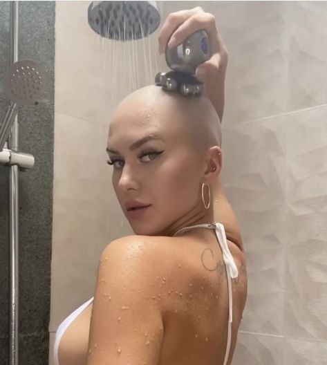 Shave Eyebrows, Buzzcut Girl, Buzz Cut Women, Shaving Cut, Shaved Hair Women, Bald Head Women, Girls With Shaved Heads, Forced Haircut, Shaved Hair Cuts