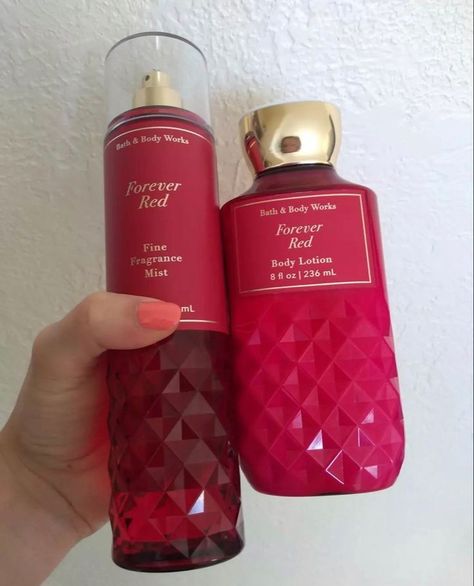 Red Bath And Body Works, Red Bath, Bath N Body Works, Forever Red, Bath Body Works Candles, Perfume Body Spray, Body Hygiene, Feminine Fragrance, Bath And Body Works Perfume