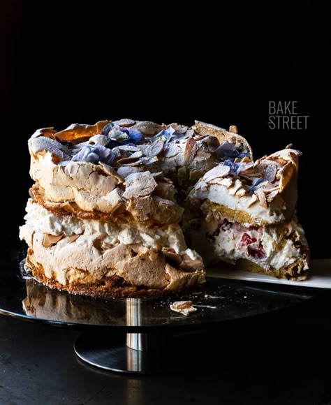 Bienenstich Recipe, Meringue Cake, Pavlova Recipe, Pavlova, Puddings, Meringue, Sweet Stuff, Let Them Eat Cake, Just Desserts