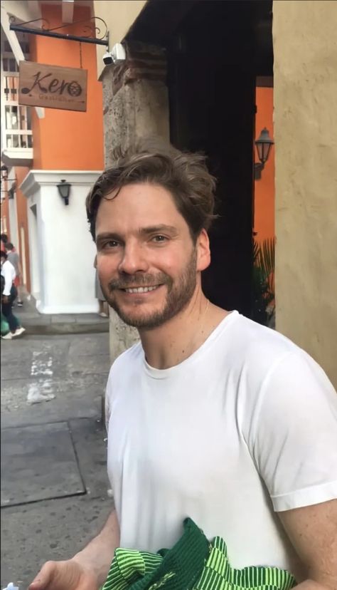 Baron Zemo, Daniel Bruhl, 30 Year Old Man, Daniel Brühl, Tv Shows Funny, Twitter Video, Movie Shots, Man Crush Everyday, Just Pretend