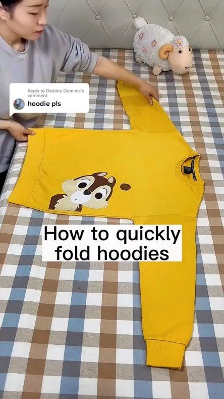 The Folding Hacks | Drop a ❤️ if this is helpful! How to quickly fold husband's underwear? 📚#foldingclothes #organize #storagehacks #folding #foldinghacks | Instagram How To Fold Hoodies, How To Fold Pants, T Shirt Folding, Folding Hacks, Easy Napkin Folding, Napkin Rings Diy, Clothes Organization Diy, Bow Tutorial, Women's Tie