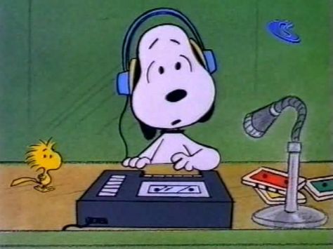 Snoopy - cassette #ThePeanuts #Snoopy Cartoon Character, Headphones, Dj, Snoopy